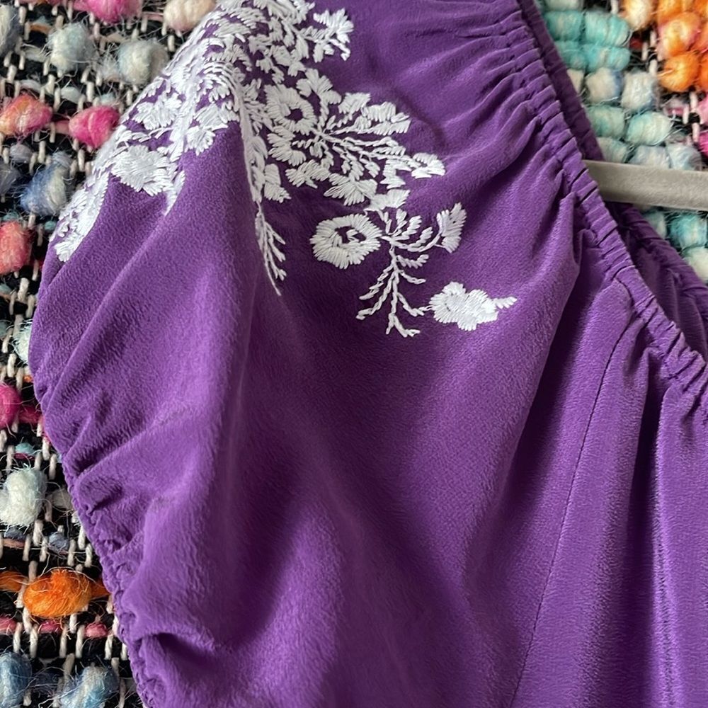 Karen Kane beautiful silk embroidered top. No stains. Barley worn - Picture 3 of 6